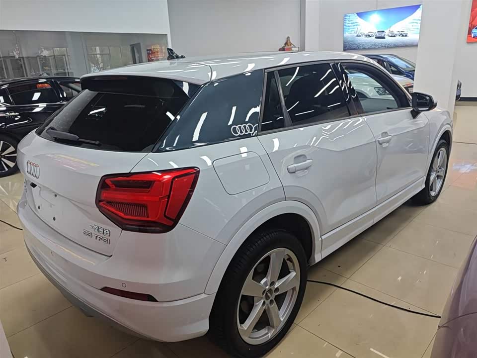 Audi Q2L