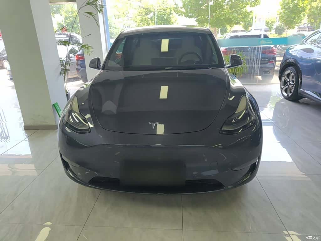 Tesla Model Y, 2022 3