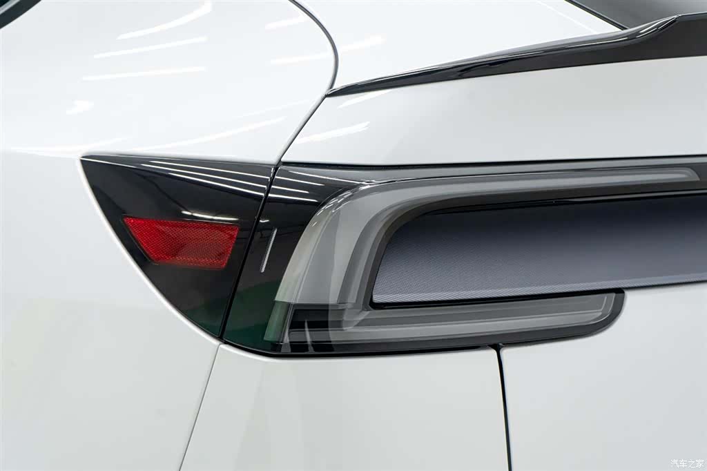 Tesla Model Y, 2025 10