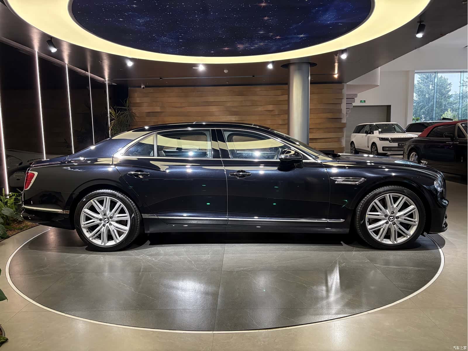 Bentley Flying Spur, 2024 4