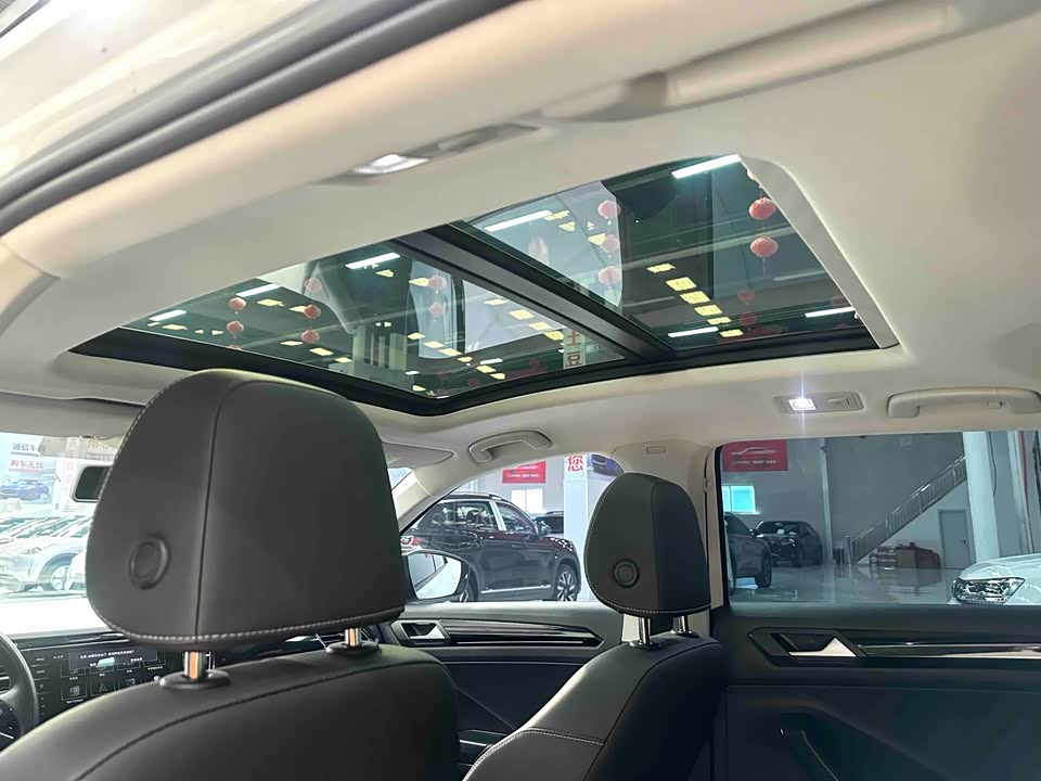 Volkswagen T-ROC exploring Songs