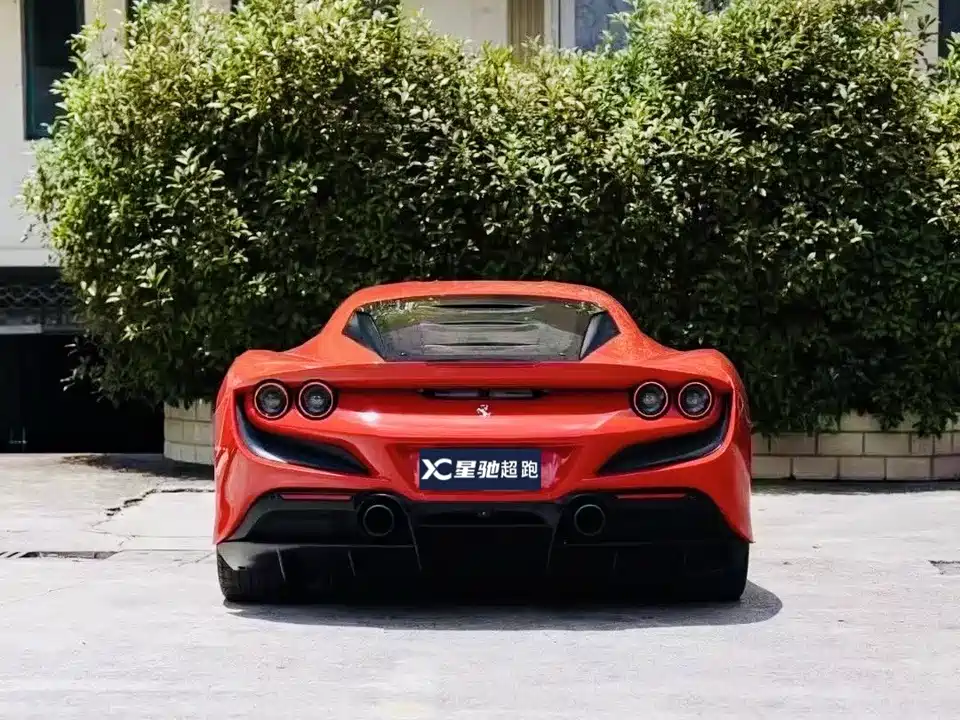 Ferrari F8