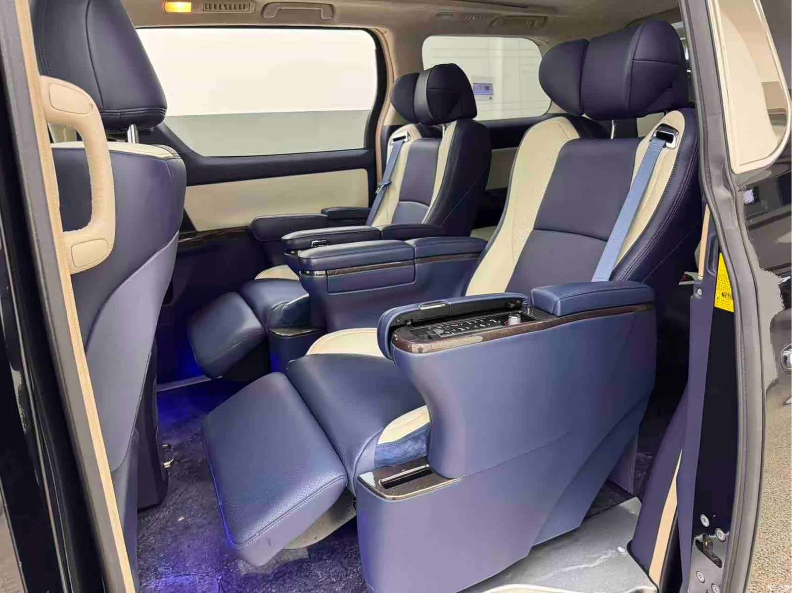 Toyota Alphard, 2012 11