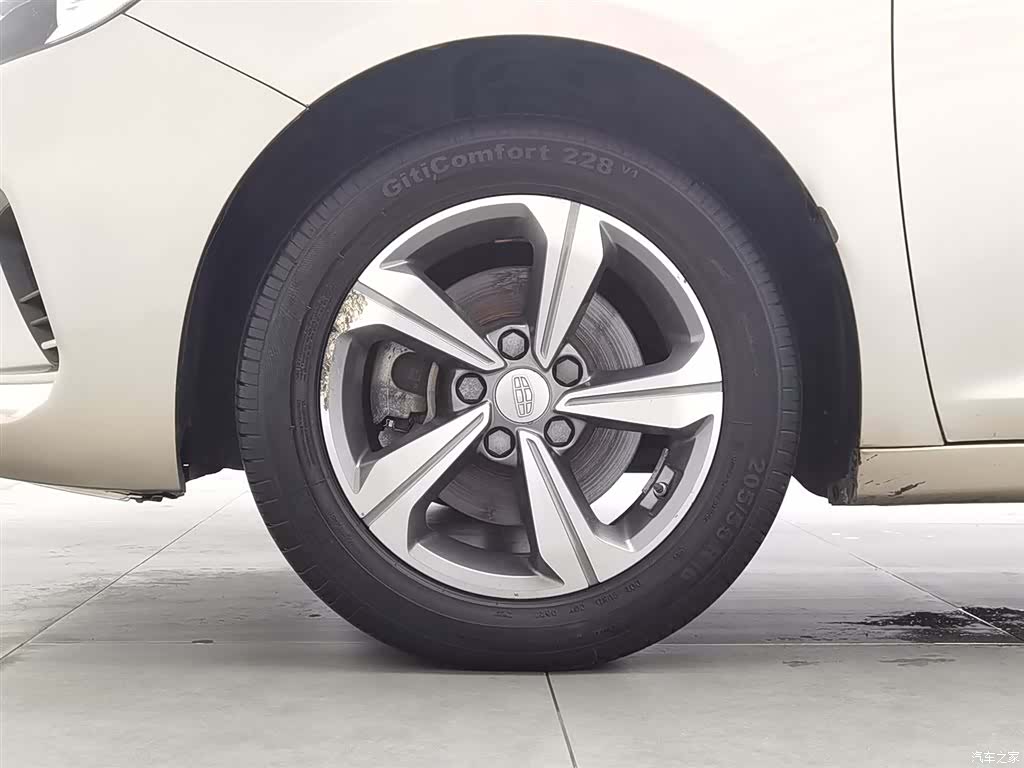 Geely Emgrand, 2018 17