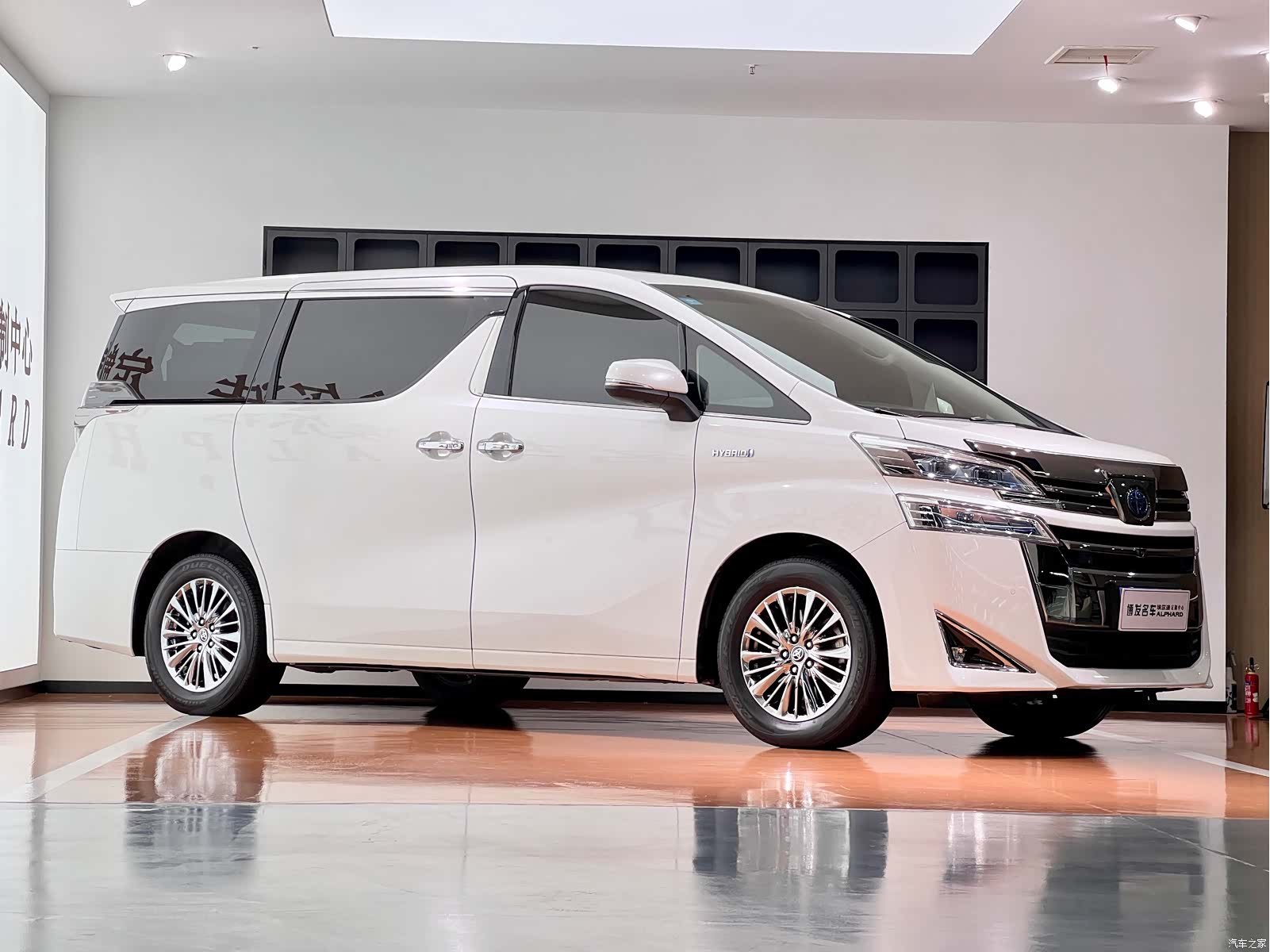 Toyota Vellfire, 2020 3