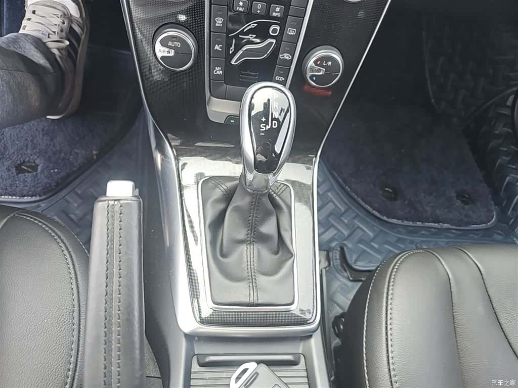 Volvo V40, 2018 14