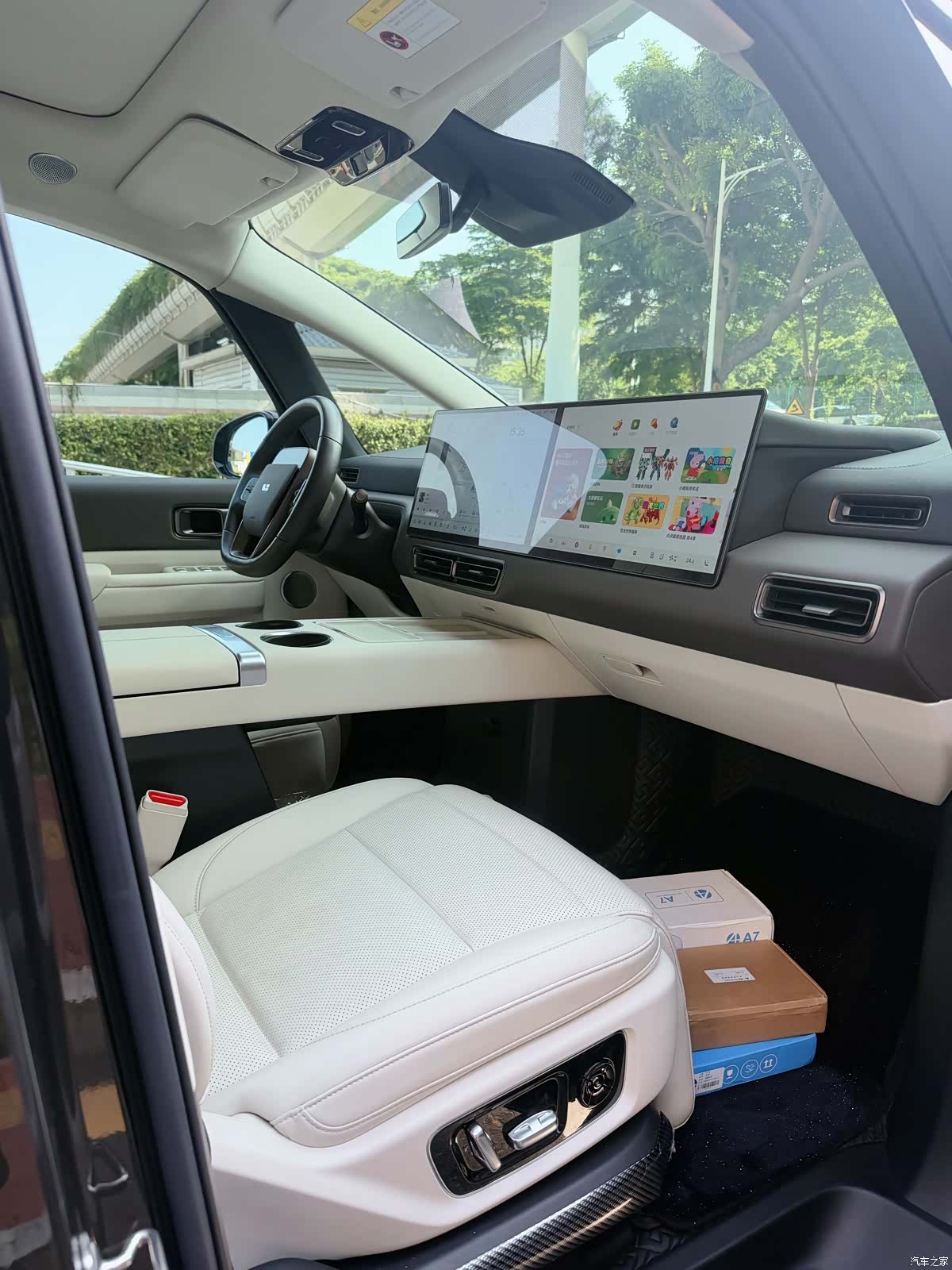 Li Auto MEGA, 2024 10