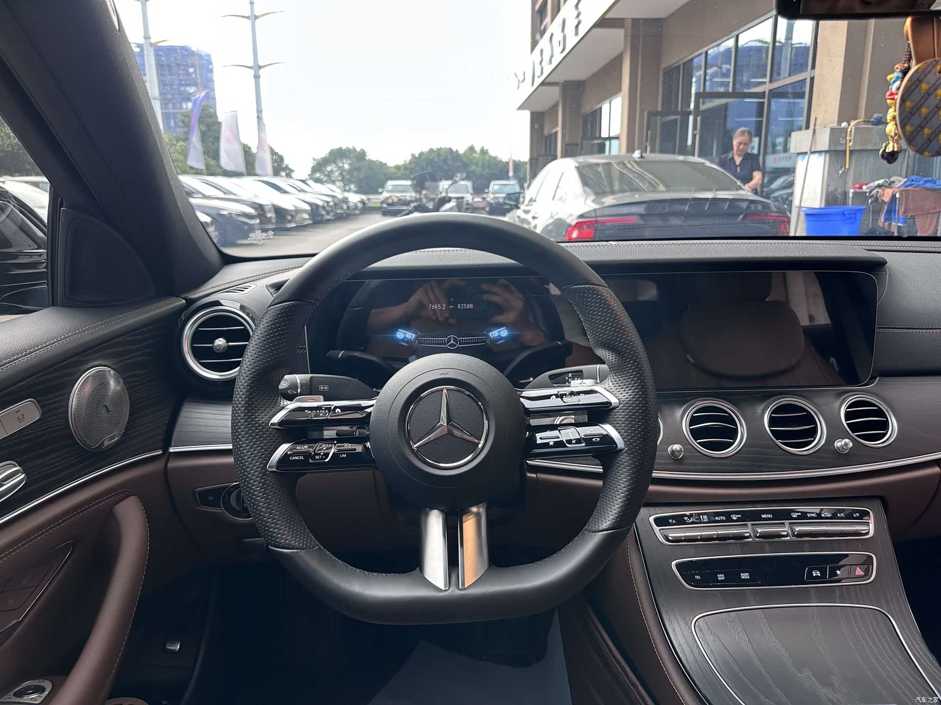 Mercedes-Benz E-Class, 2022 14