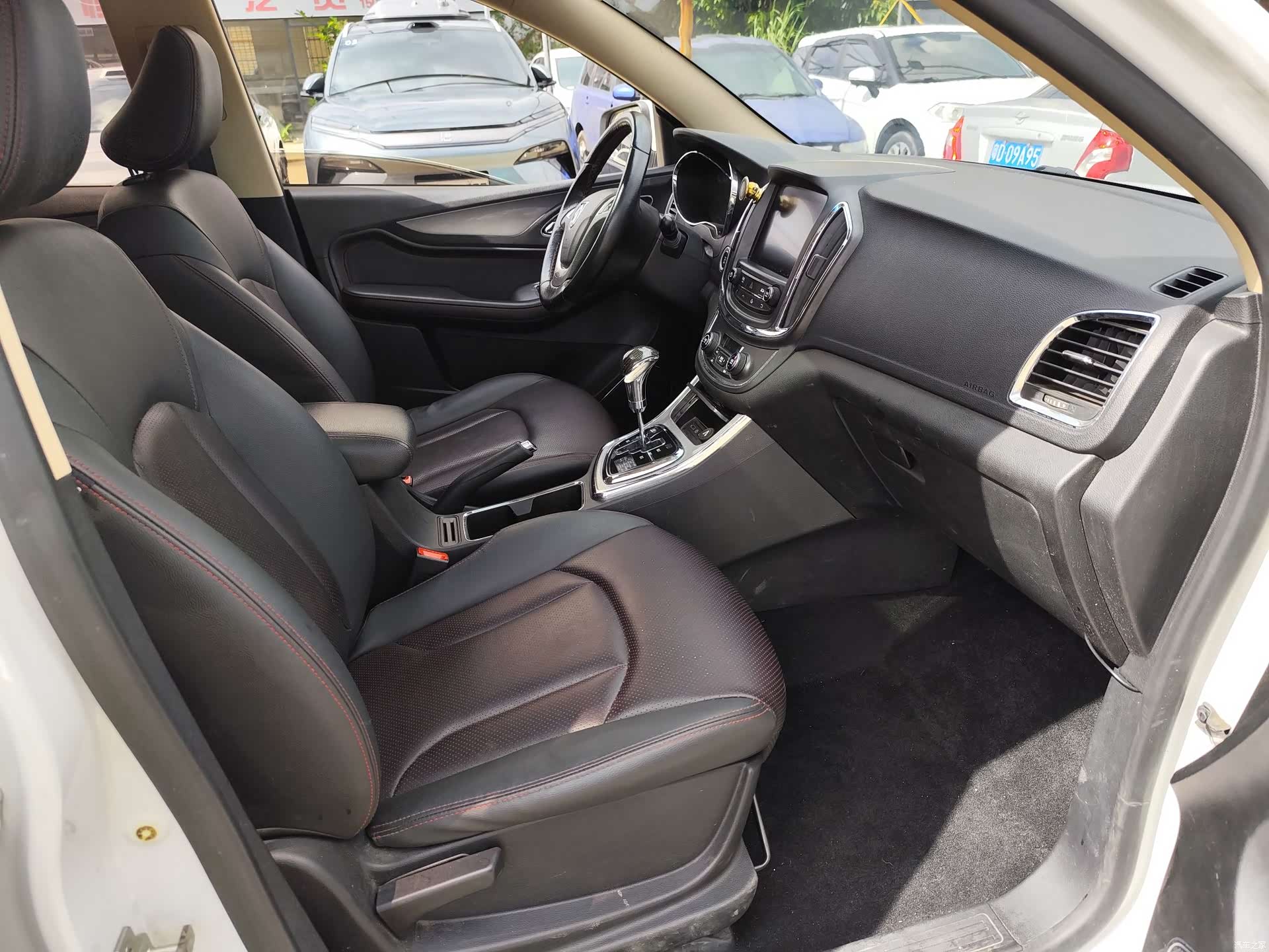 Wuling 560, 2017 6