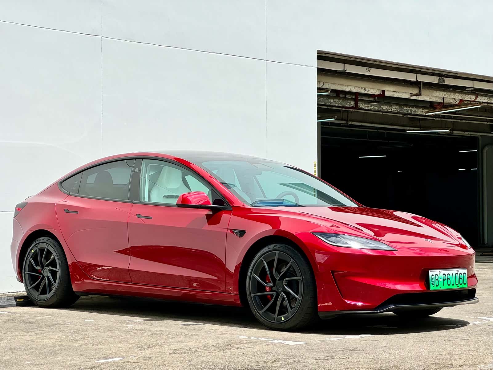 Tesla Model 3, 2025 3