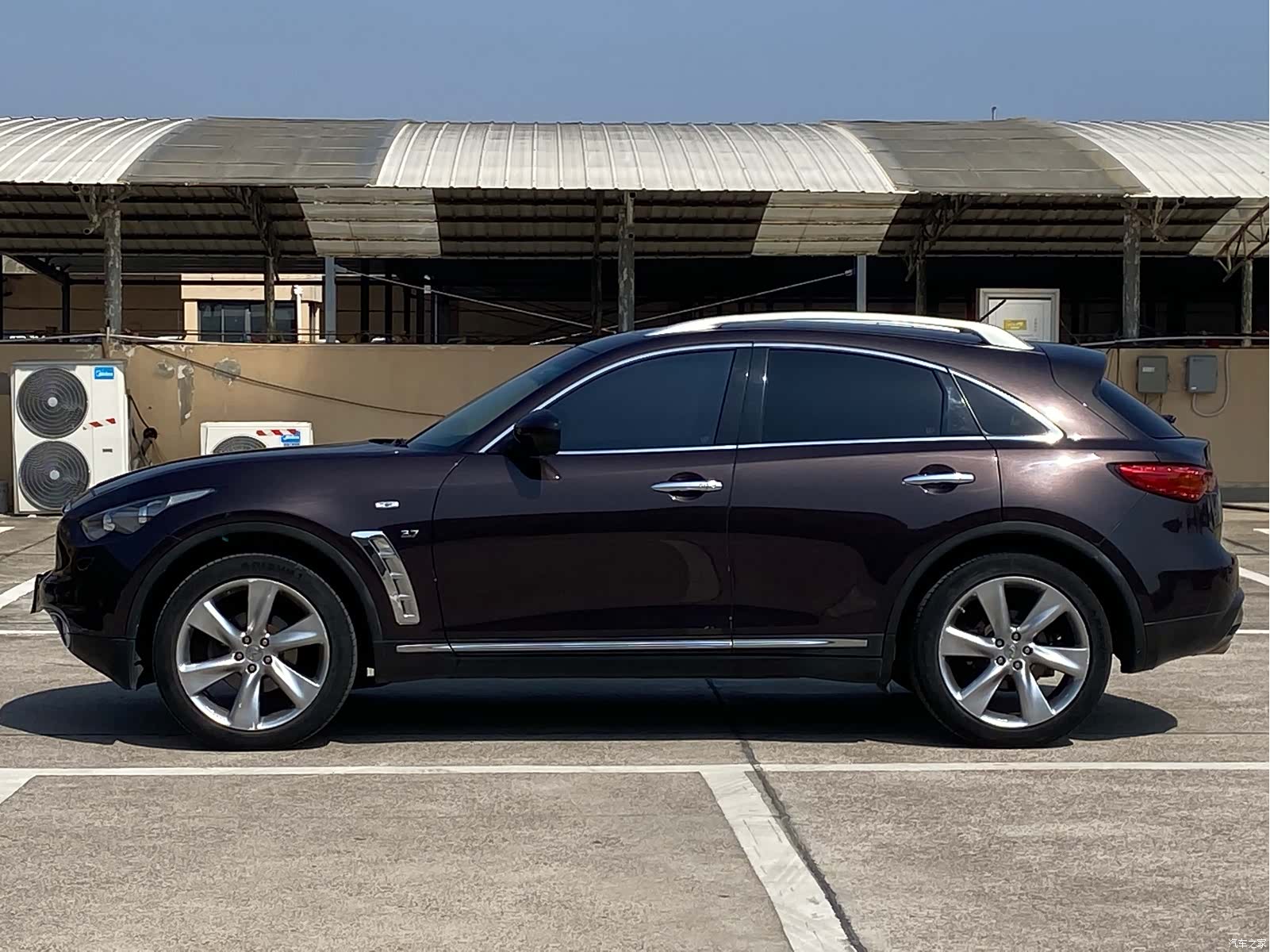 Infiniti QX70, 2014 4
