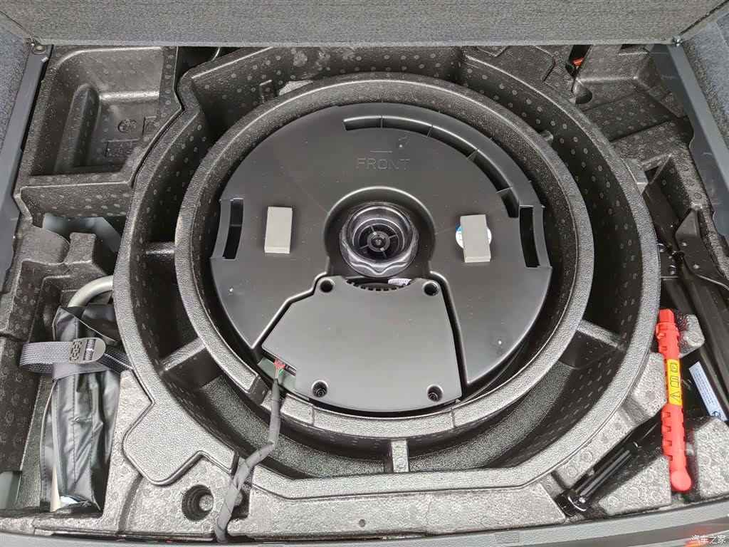 Audi Q5L, 2025 8