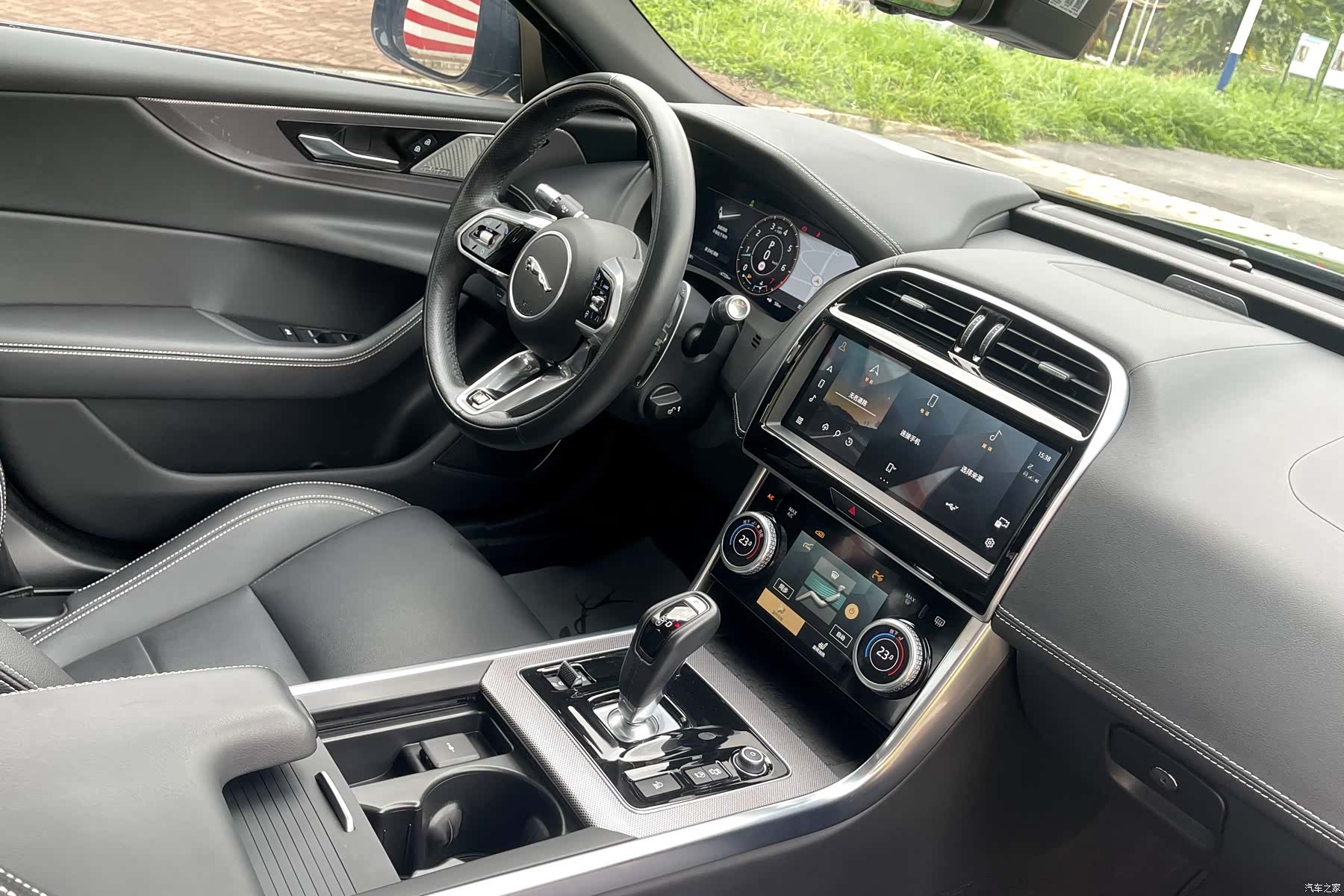Land Rover XEL, 2023 12