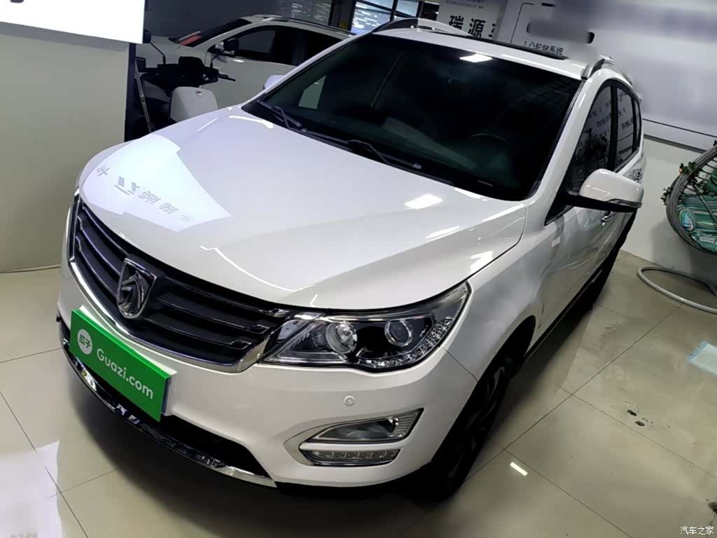 Wuling 560, 2017 1