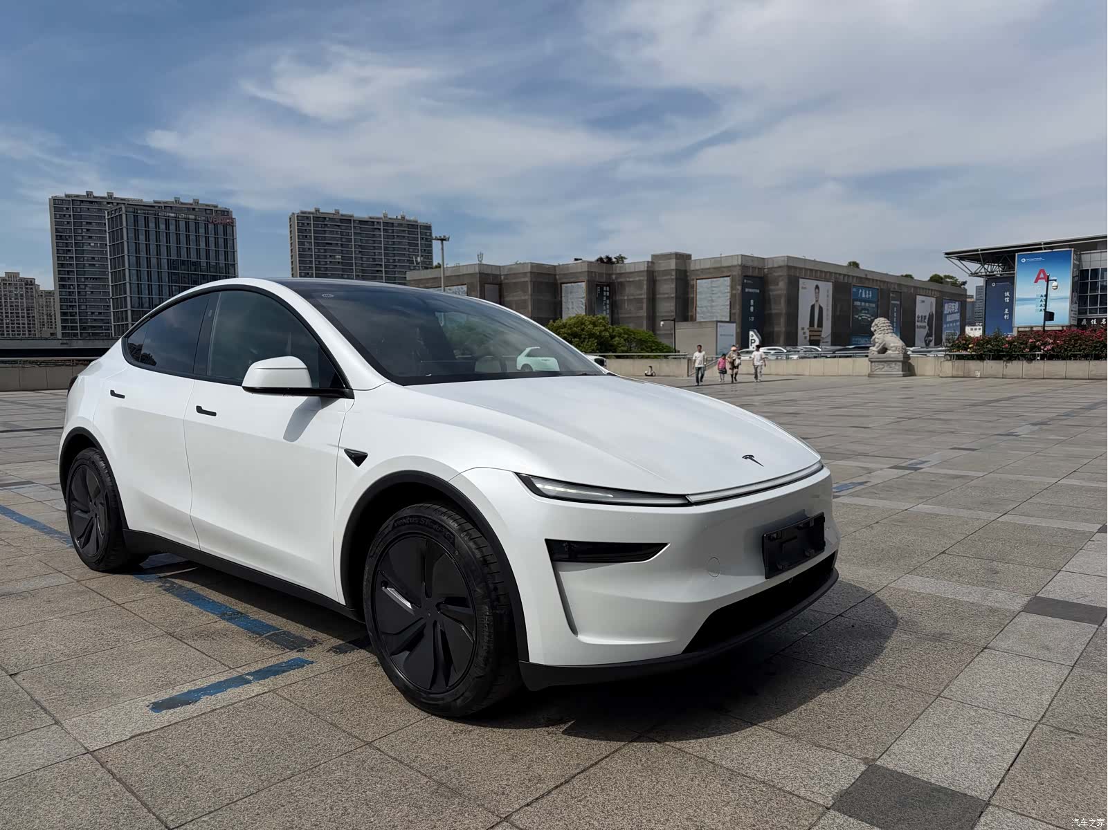 Tesla Model Y, 2026 3