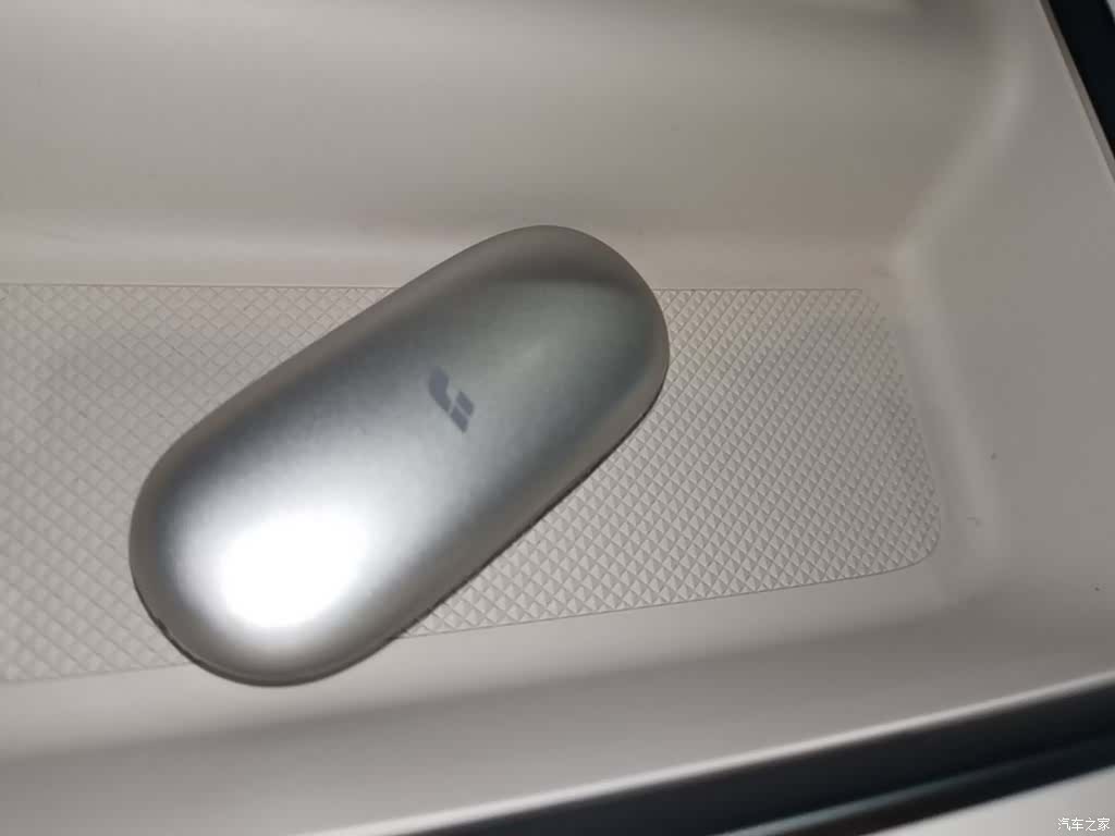 Li Auto MEGA, 2025 9