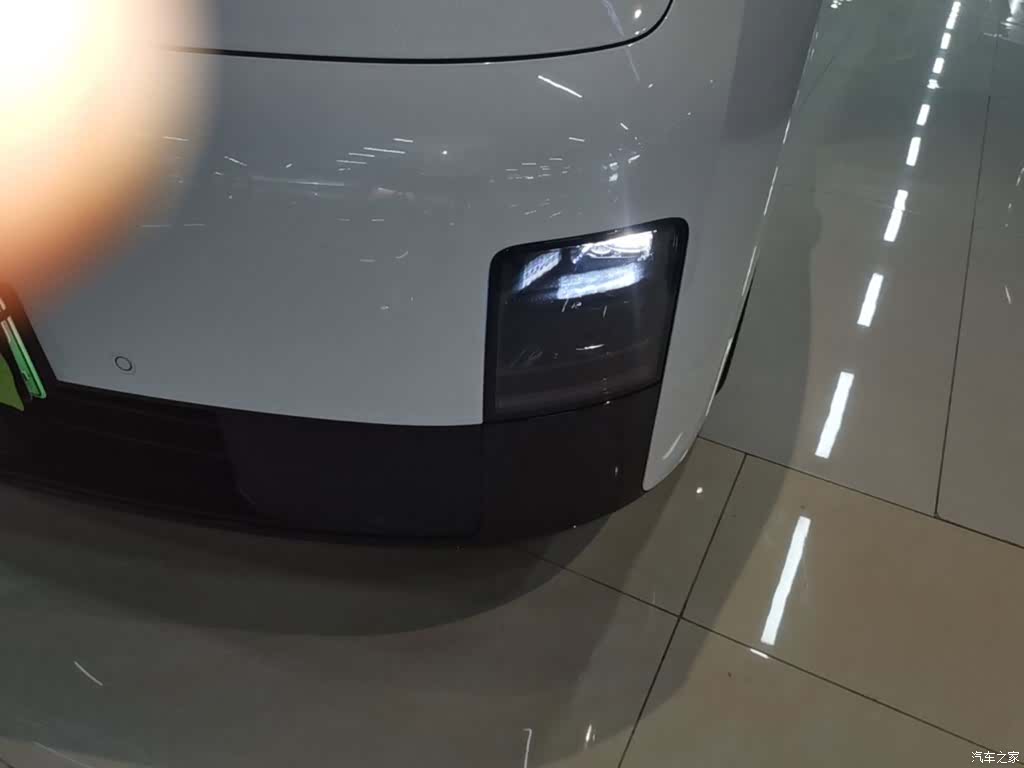 Li Auto MEGA, 2025 24