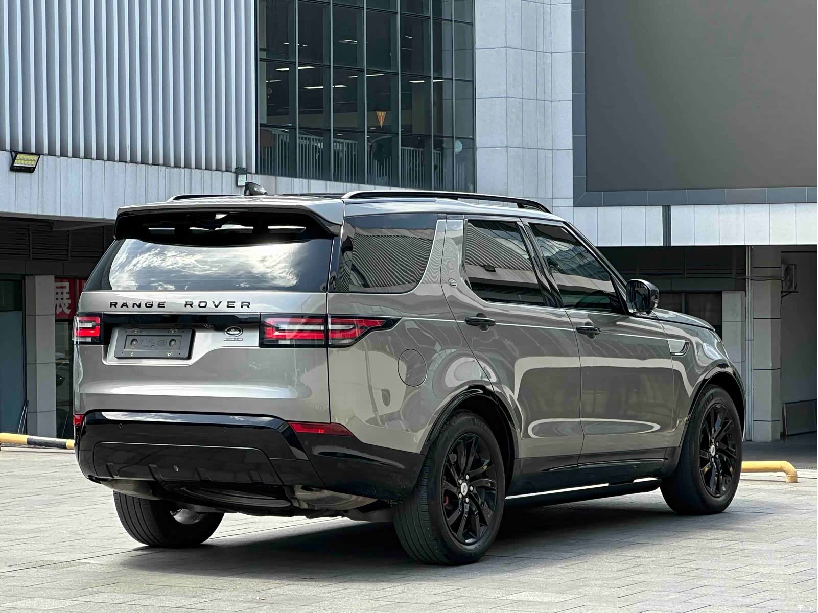 Land Rover Discovery, 2018 4