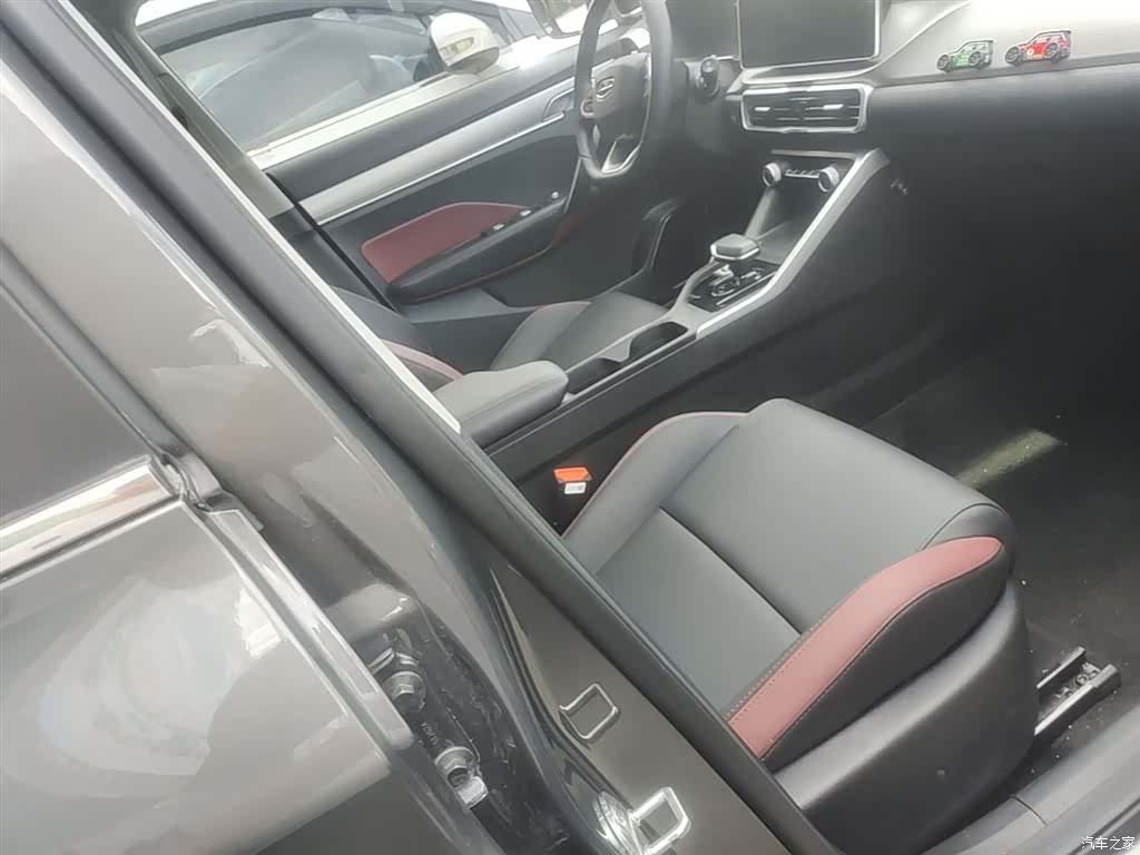 Geely Coolray, 2023 25