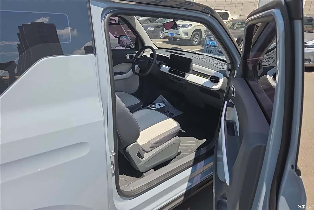 Geely Panda, 2025 8