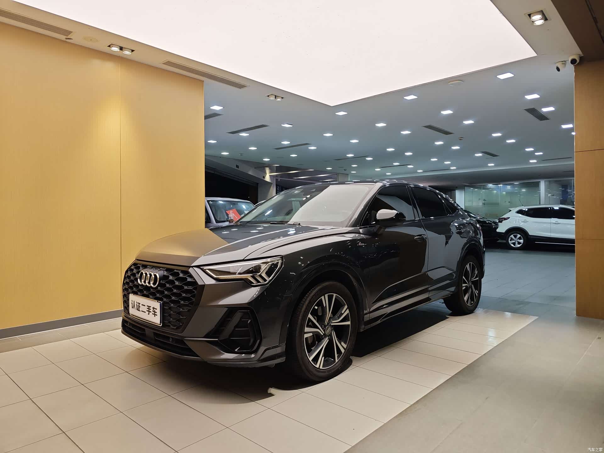 Audi Q3, 2021 1