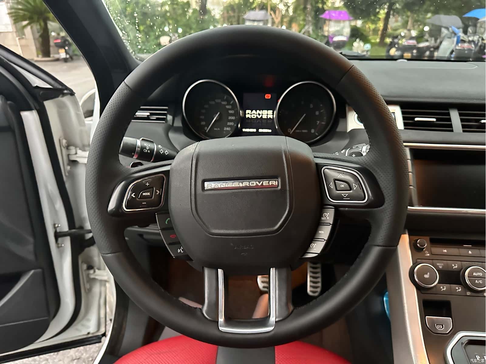 Land Rover Range Rover, 2012 16