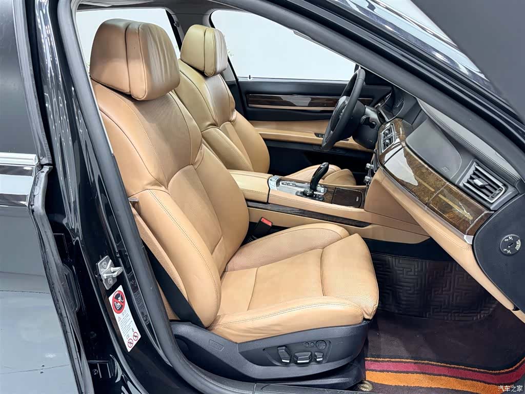 BMW 7 Series, 2012 10