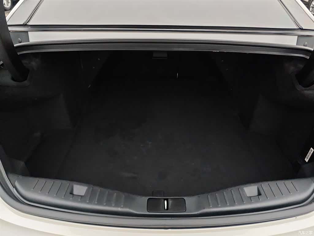 Lincoln MKZ, 2019 19