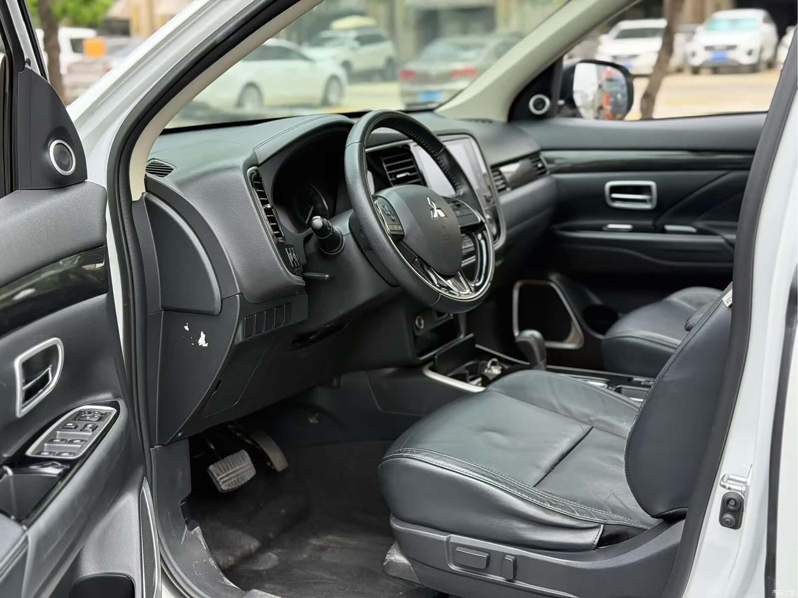 Mitsubishi Outlander, 2019 4