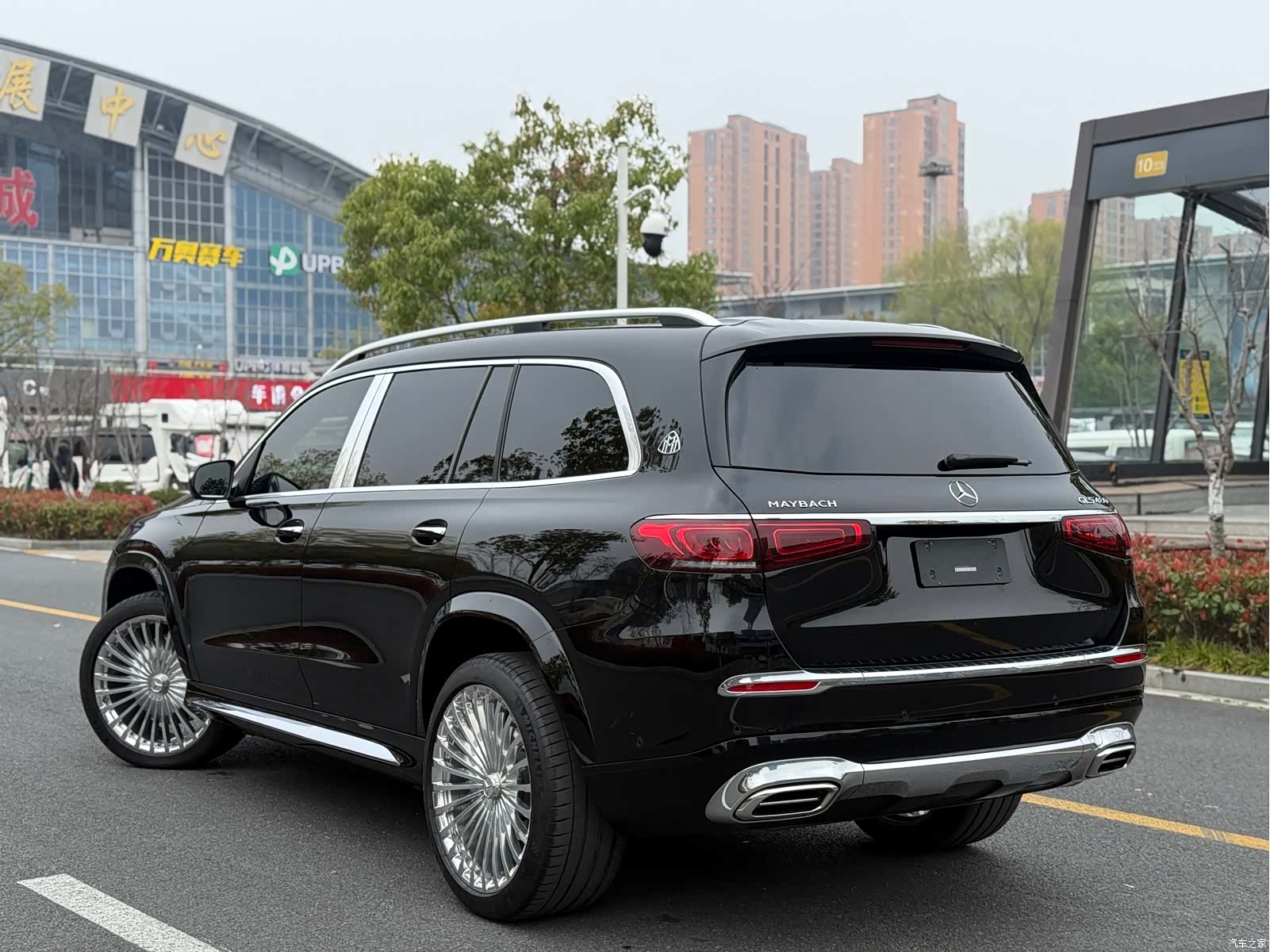 Maybach GLS, 2023 16