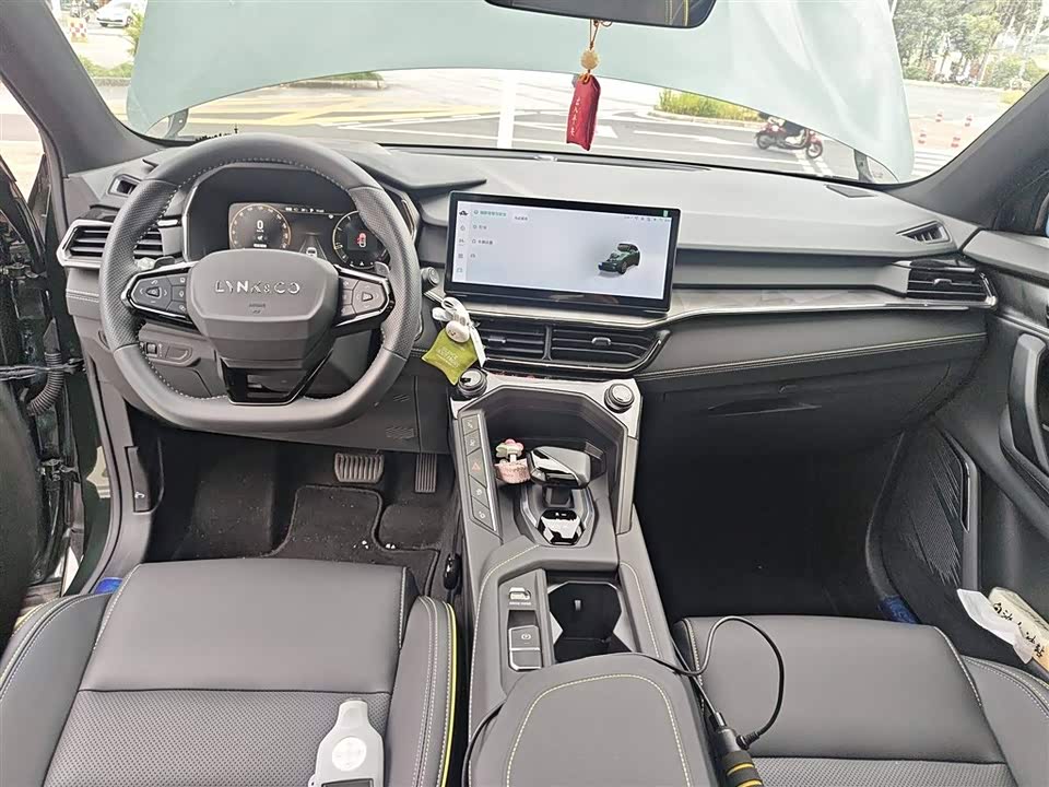 Lynk & Co 06
