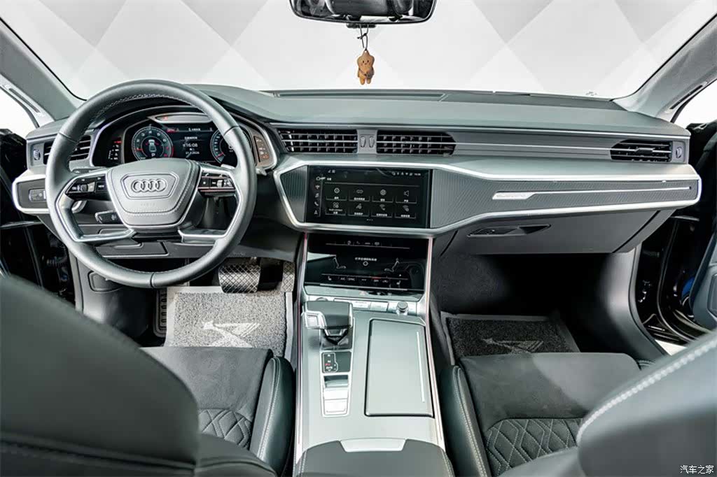 Audi A7L, 2025 13