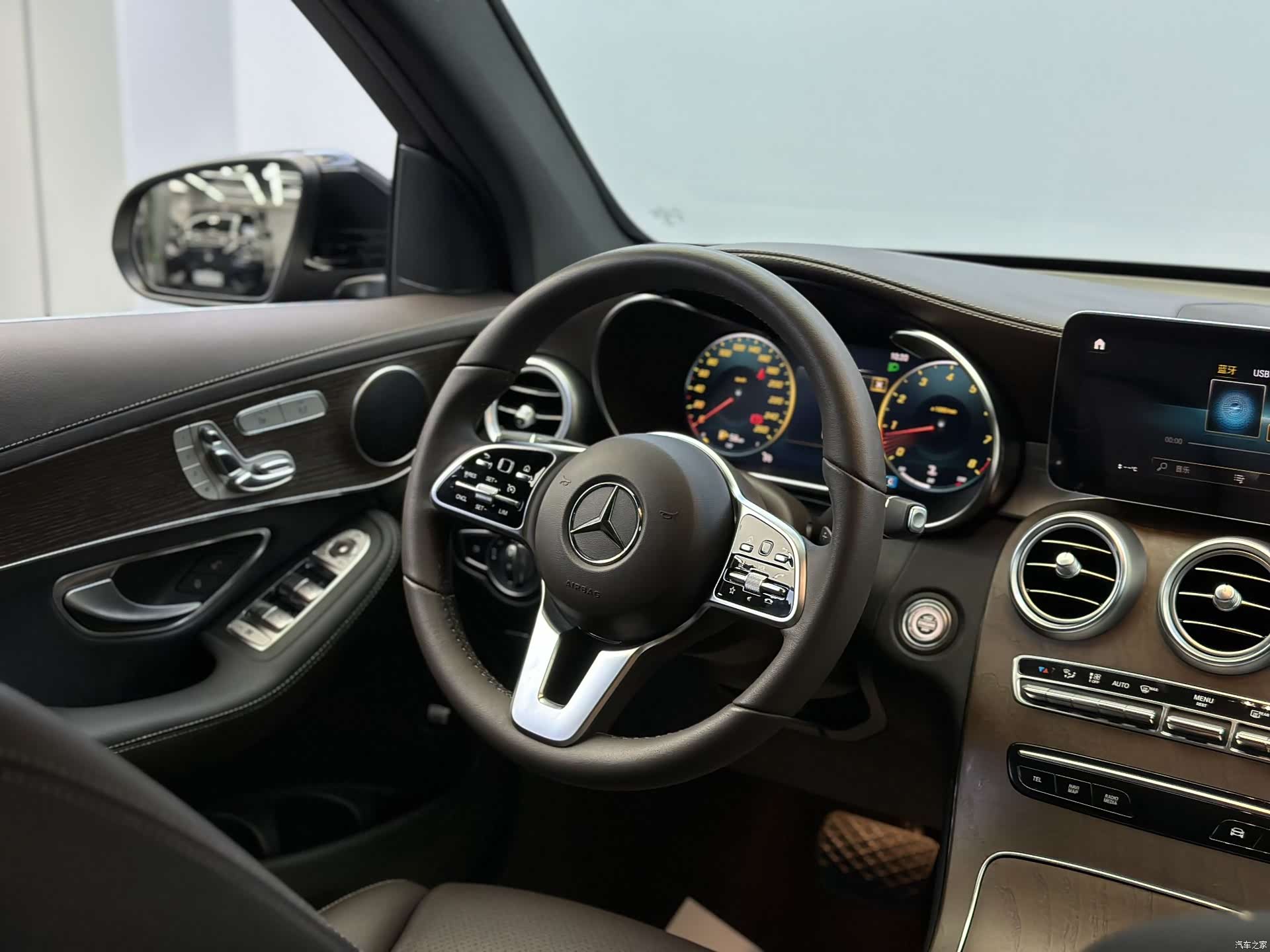 Mercedes-Benz GLC, 2023 22