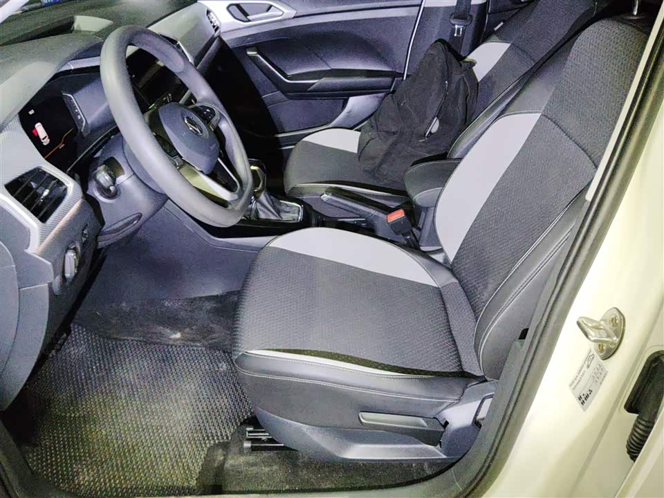 Volkswagen Exploring the shadow