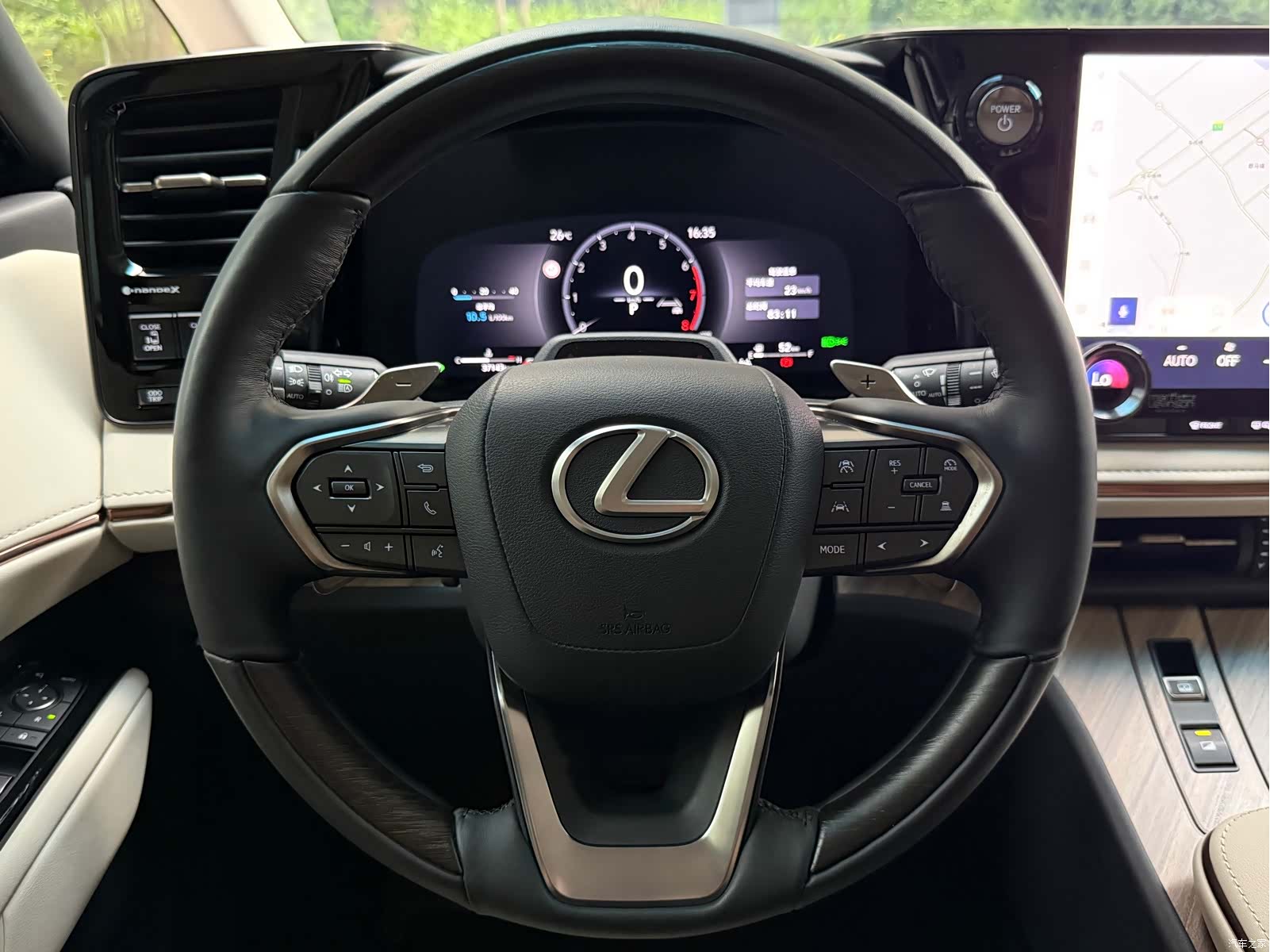 Lexus LM, 2025 14