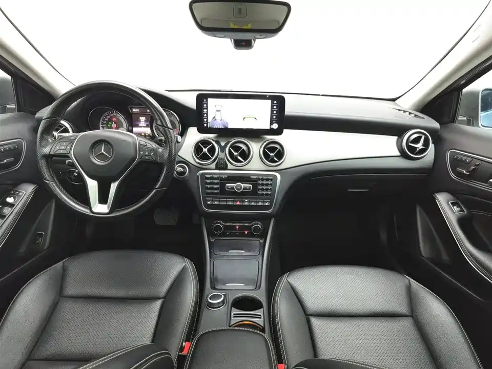 Mercedes-Benz GLA Mercedes-Benz GLA