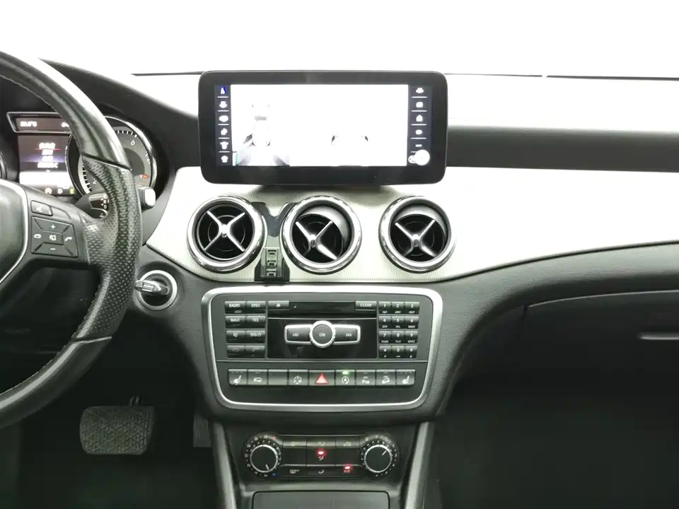 Mercedes-Benz GLA Mercedes-Benz GLA