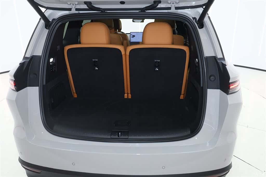 Li Auto i8, 2025 13