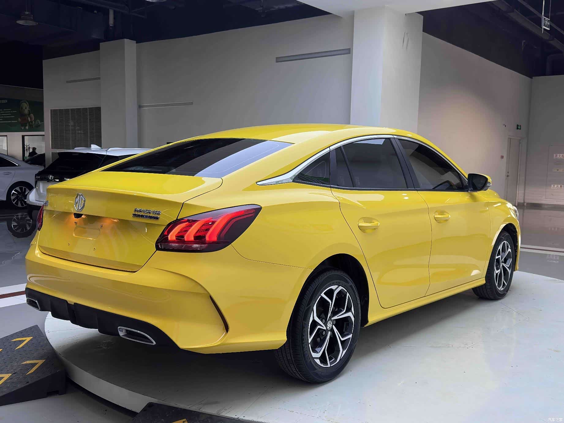 MG MG5, 2023 все фото