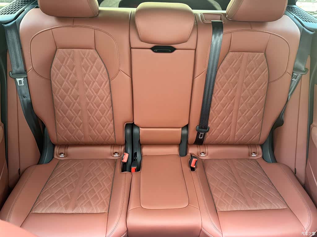 Audi Q5L, 2025 6