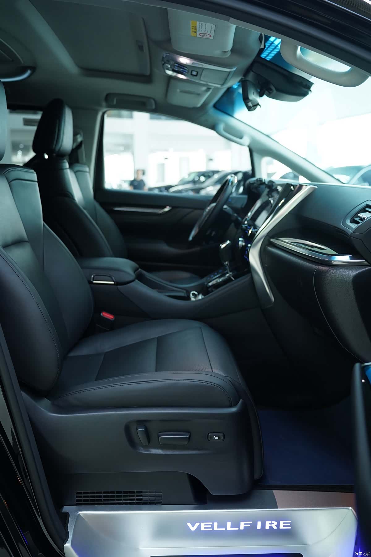 Toyota Vellfire, 2022 9