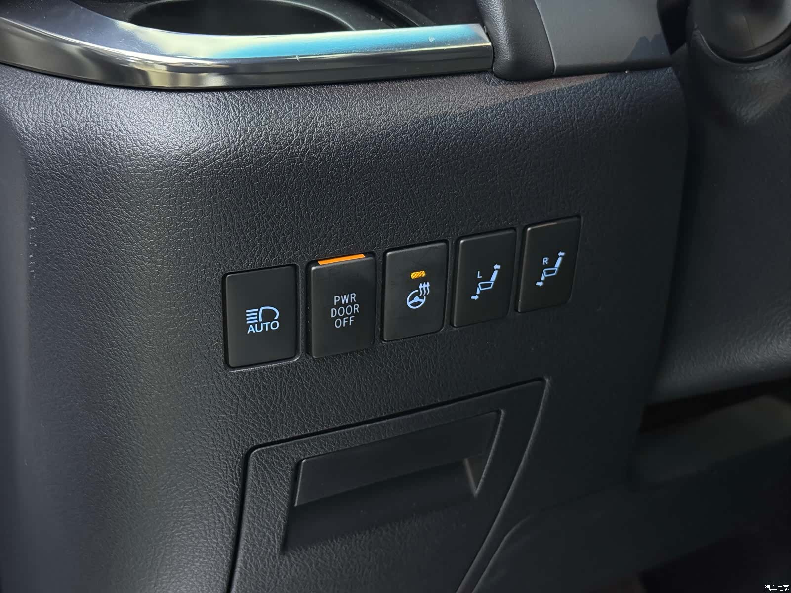 Toyota Alphard, 2022 13