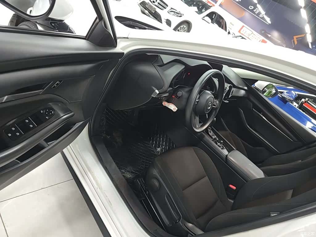Mazda Mazda3, 2022 16