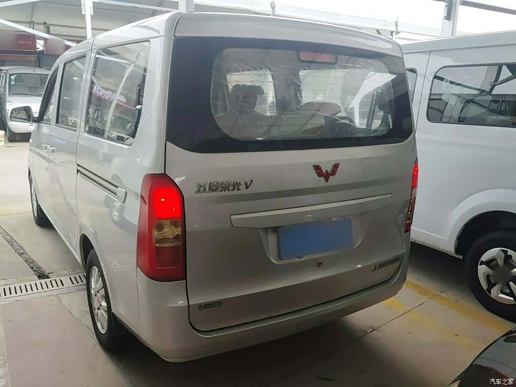 Wuling V, 2017 все фото