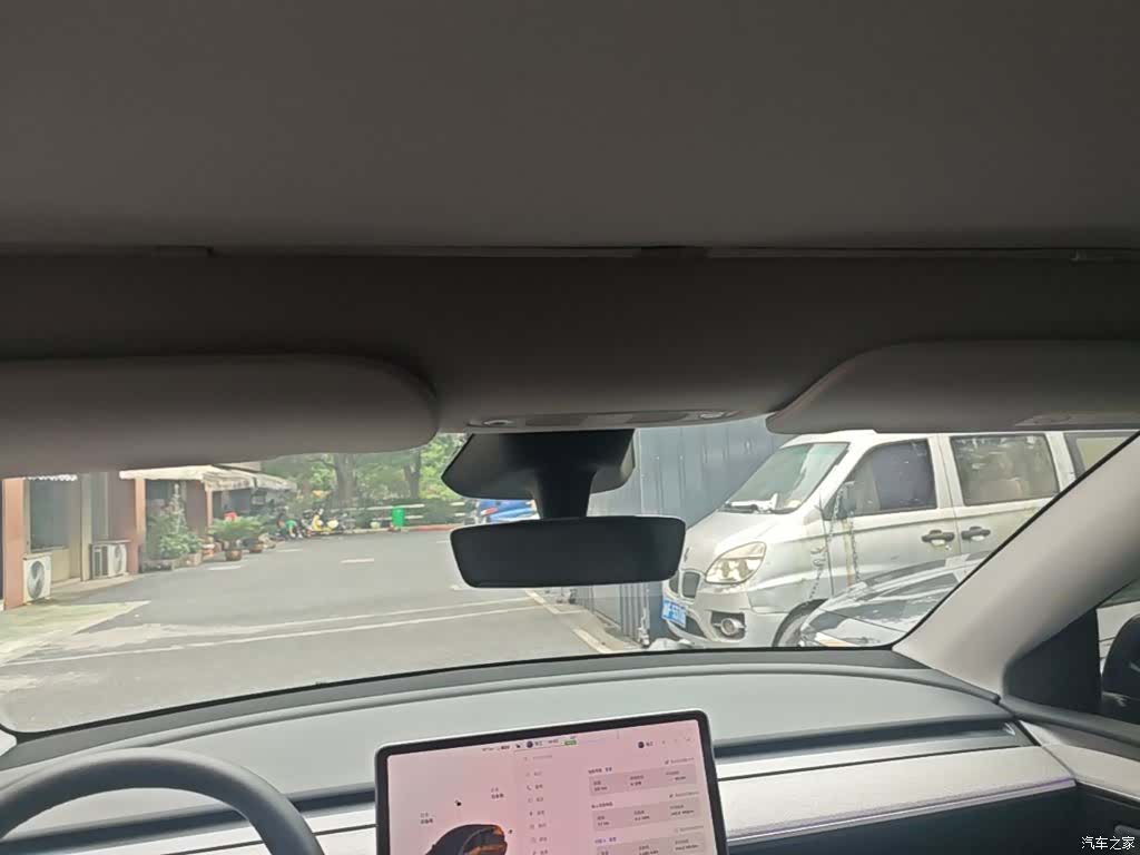 Tesla Model Y, 2024 18