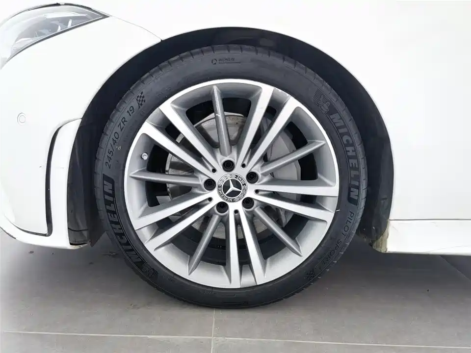 Mercedes-Benz CLS Mercedes-Benz CLS