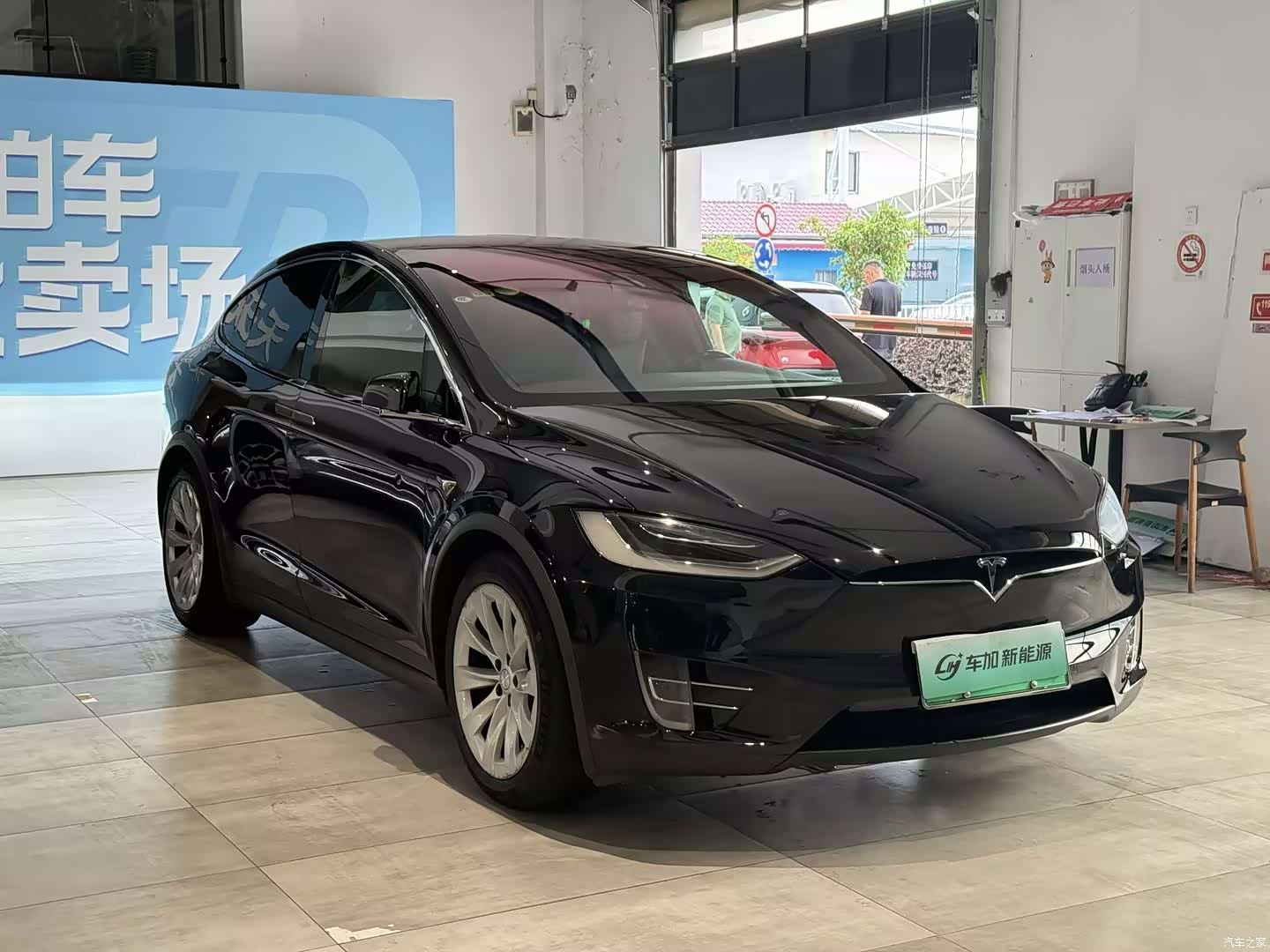 Tesla Model X, 2017 3