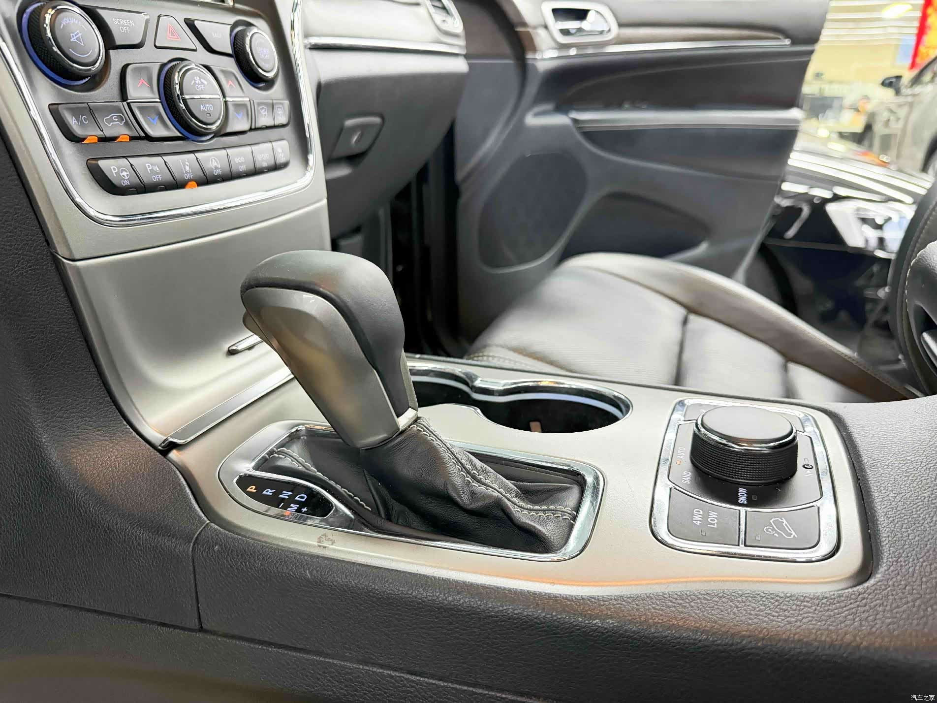 Jeep Grand Cherokee, 2018 12