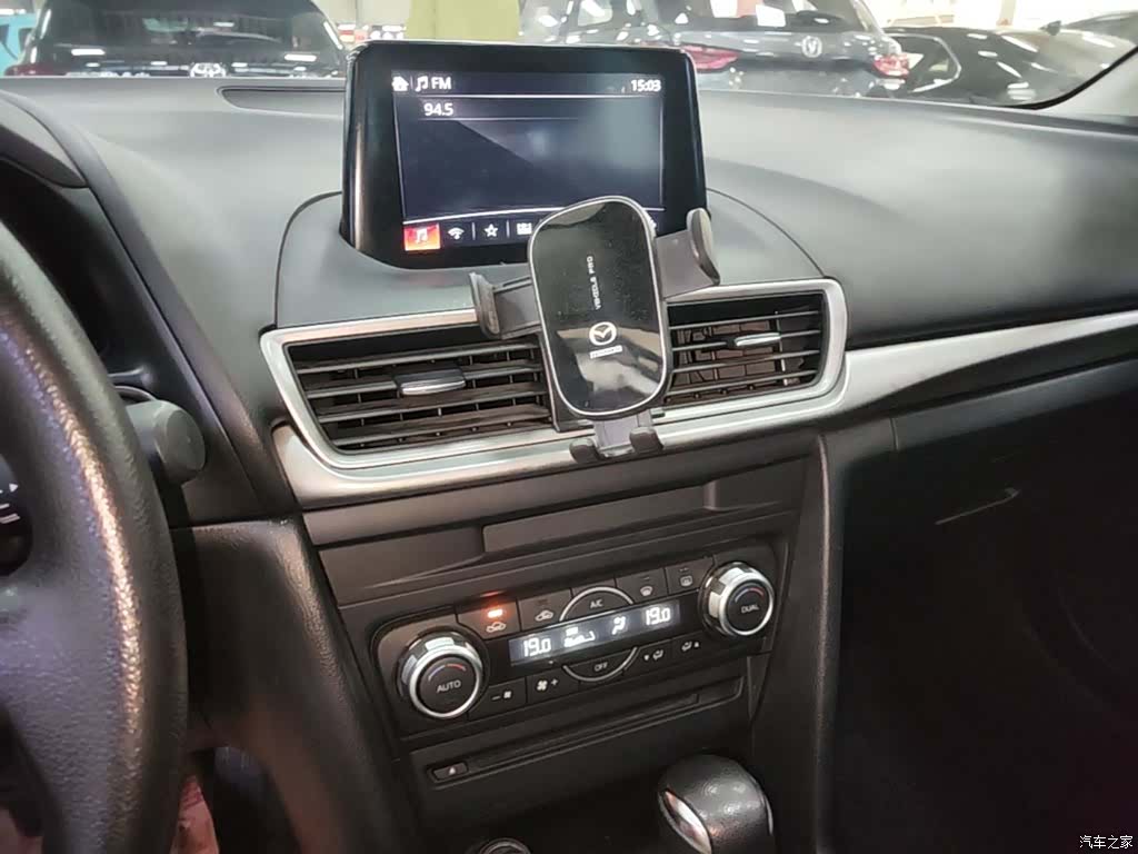 Mazda Mazda3, 2019 13