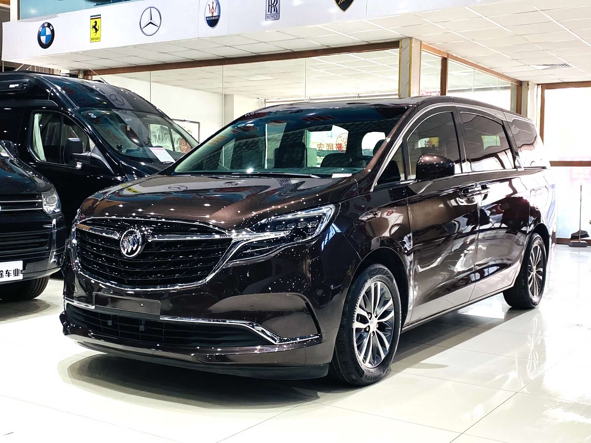 Buick GL8, 2021 1
